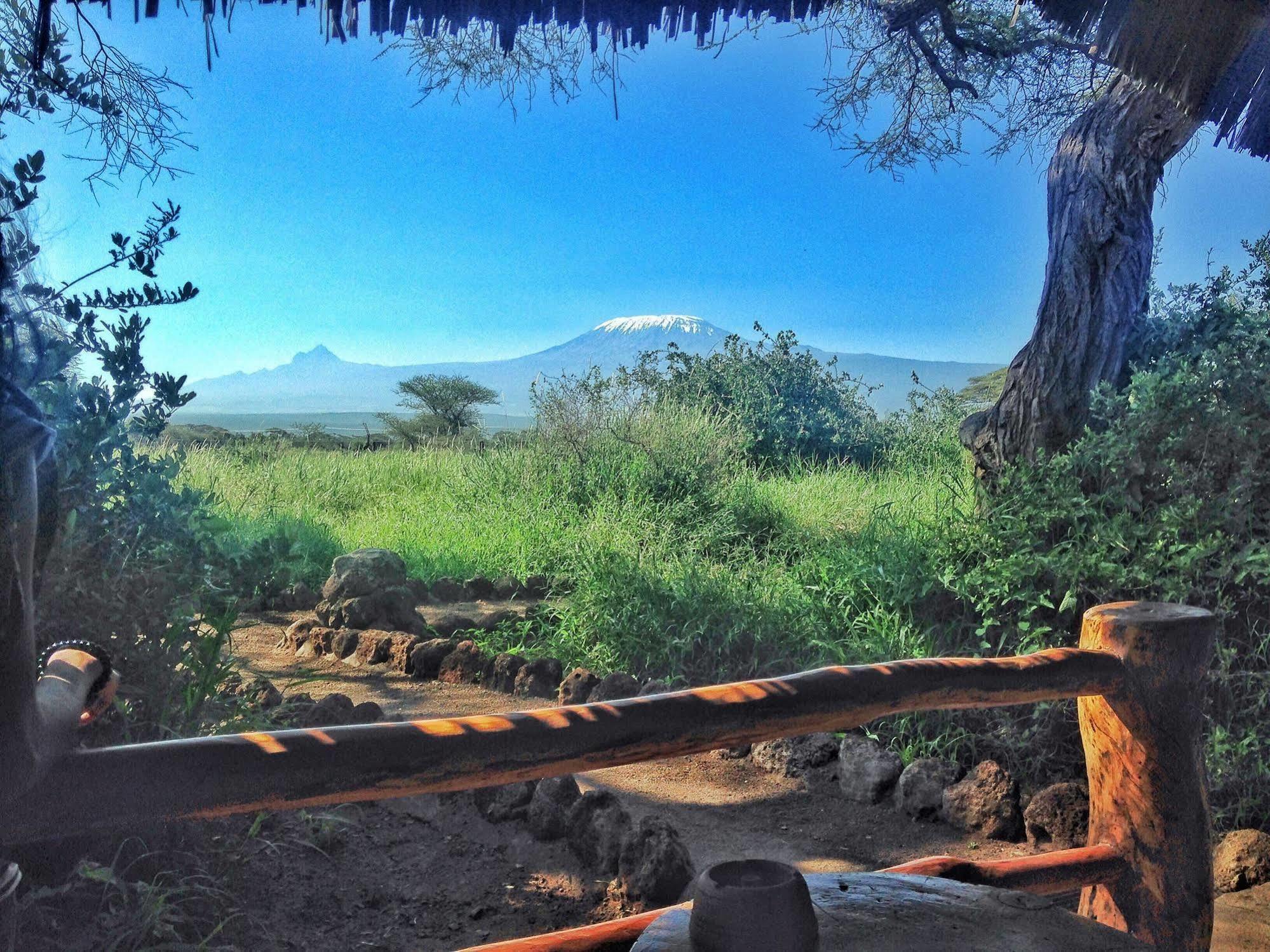 Kibo Safari Camp Vila Amboseli Exterior foto